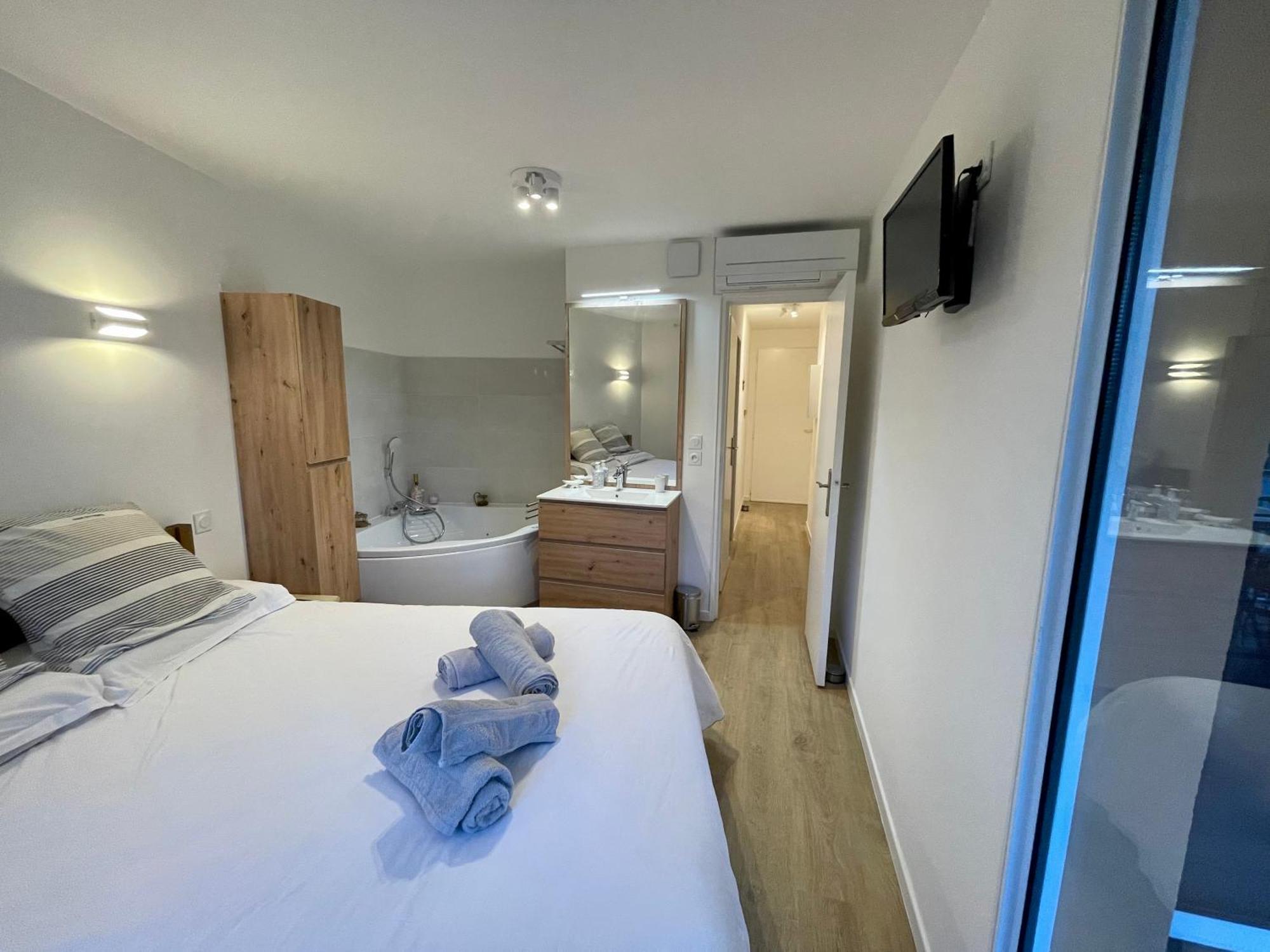 Bergerie Renove Clim Balneo Piscine Jardin Mediterraneen Appartement *